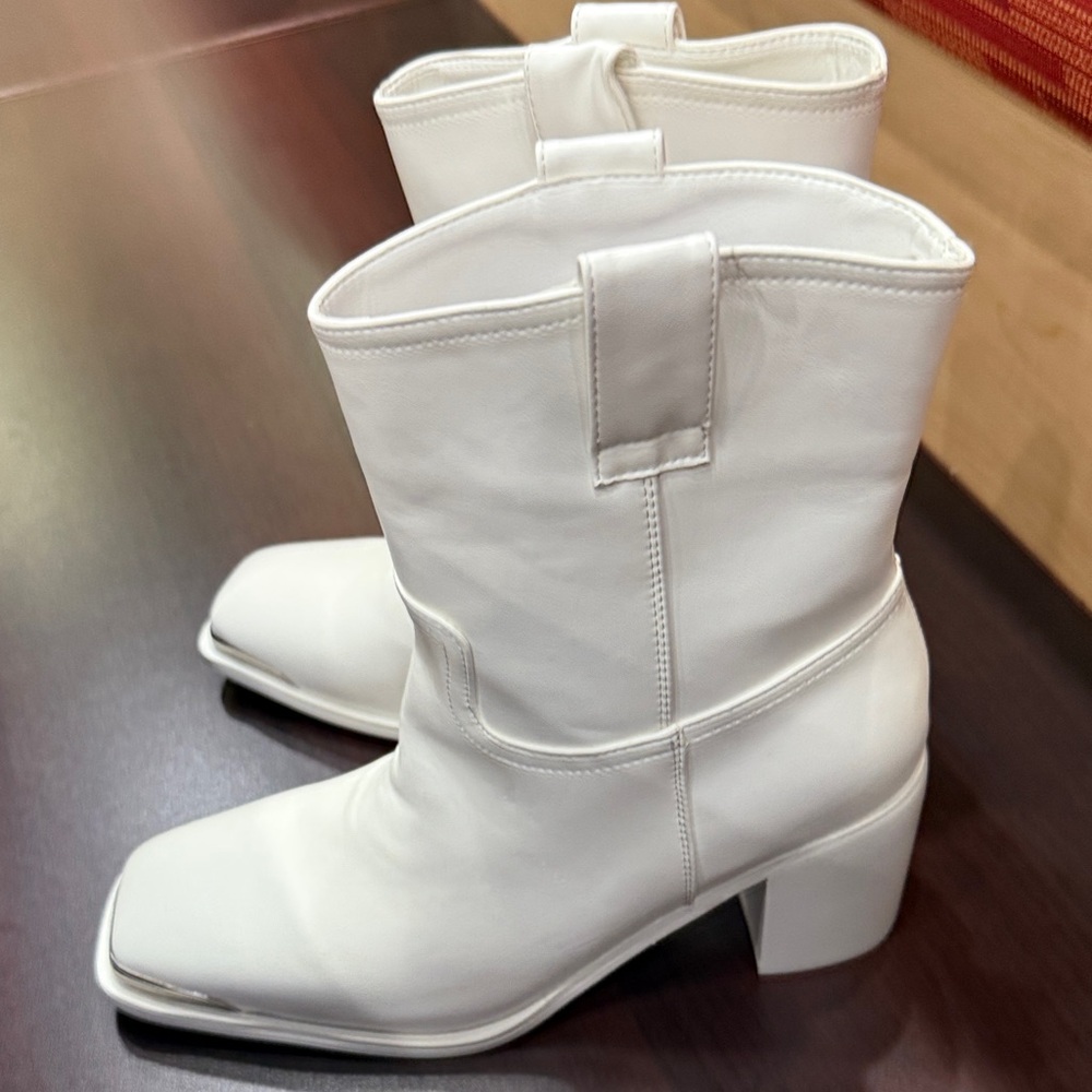 Chic White Heeled Boots for Women